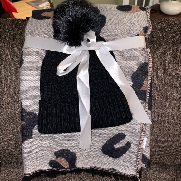 Scarf & beanie bundle - Picture 1 of 4